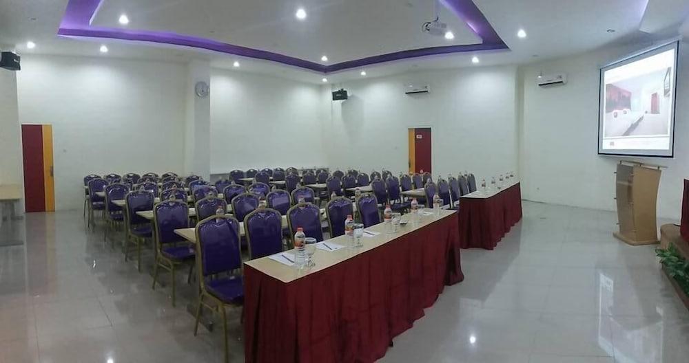 Liberta Hub Singosari Malang Hotel Exterior photo